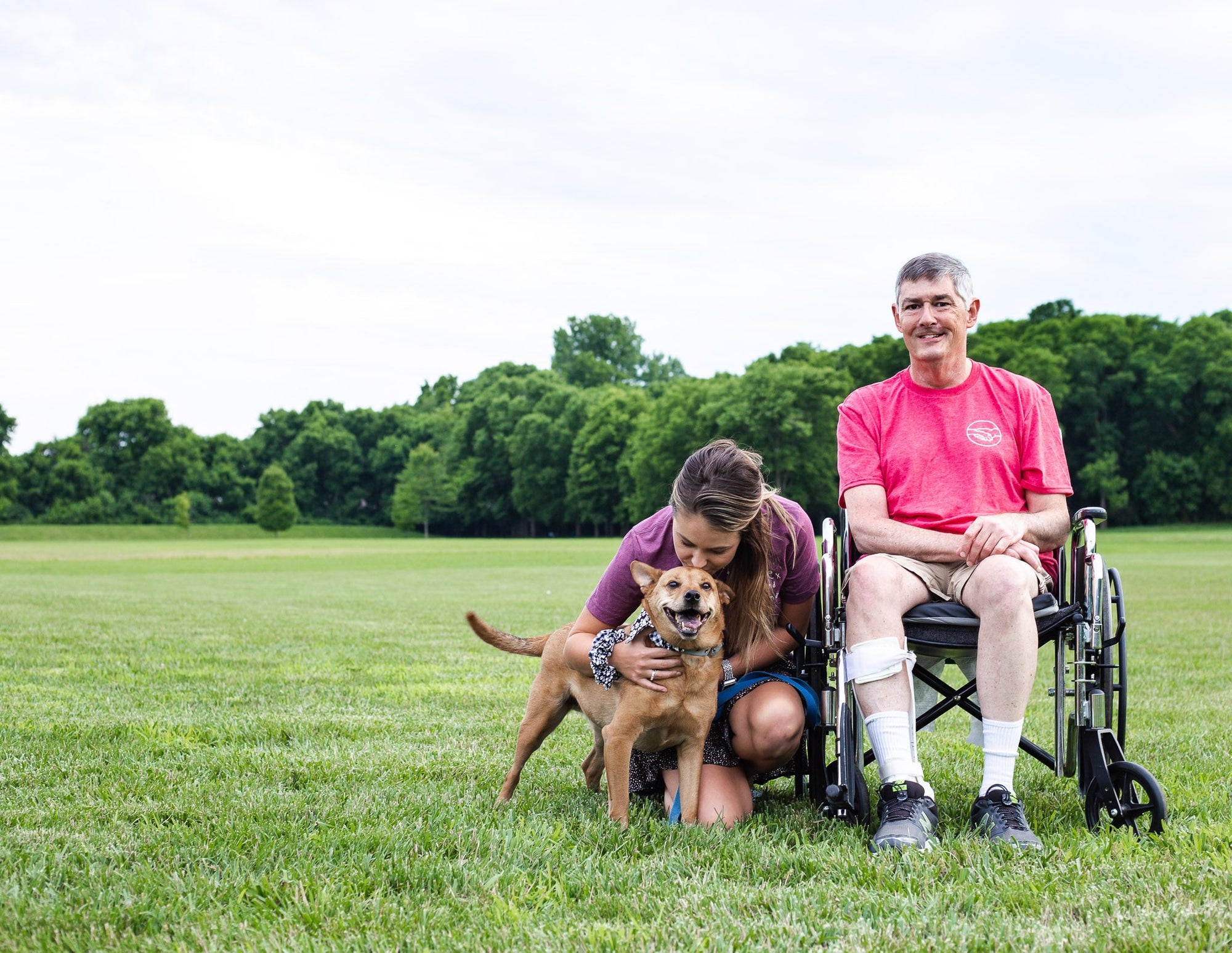 Uncle Andy poses with Sophie and Alex in a photoshoot.